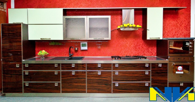 Натуральный шпон, лакированный в никелированной рамке